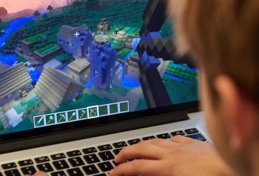 Minecraft becomes a board game, and the results are faithful, fantastic